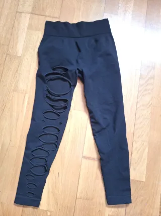 Leggings negros rotos