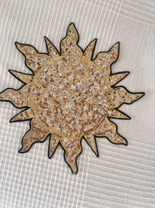 Parche Sol Lentejuelas Dorado y Plateado