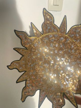 Parche Sol Lentejuelas Dorado y Plateado