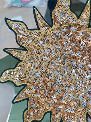 Parche Sol Lentejuelas Dorado y Plateado