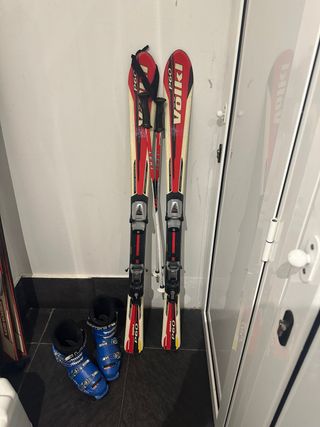 Esquís 130 cm con Botas(24,5) y Bastones