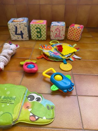 Lote Juguetes Bebé: Bloques, Peluche y Libro Baño