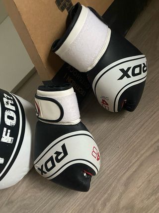 Saco boxeo RDX + guantes + soporte pared