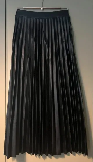 Falda Plisada Piel Negra