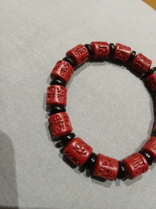 Pulsera Cuentas Rojas Escritura Tibetana