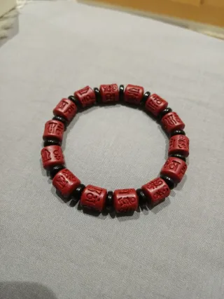 Pulsera Cuentas Rojas Escritura Tibetana