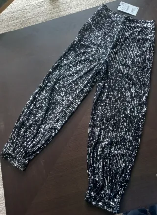 Pantalón bombacho Zara lentejuelas plata. Talla xs