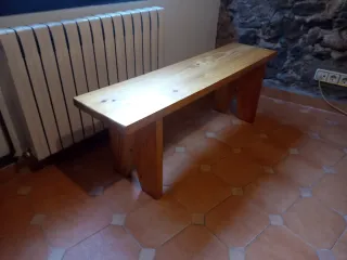 Banco de madera de pino