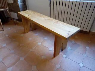 Banco de madera de pino