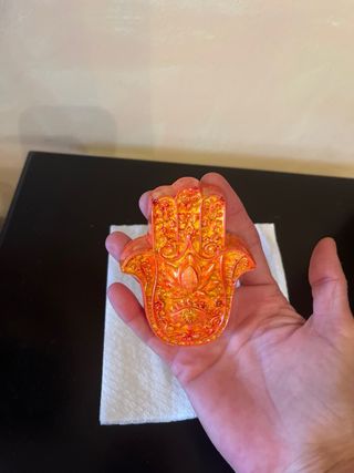 Mano de Fátima pintada a mano