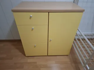 Comoda. Tambien disponible otros muebles conjunto.