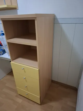 Comoda. Tambien disponible otros muebles conjunto.