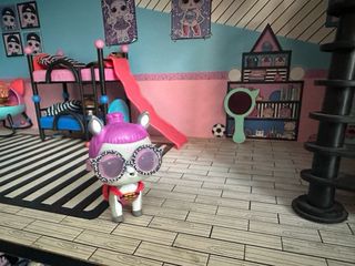 Casa LOL junto con muñecas y accesorios