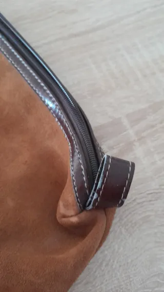 Estuche y monedero de piel marrón