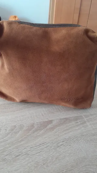 Estuche y monedero de piel marrón