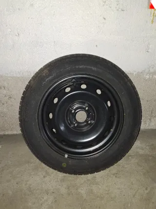 Rueda de repuesto Renault Megane con tuerca