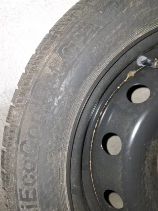 Rueda de repuesto Renault Megane con tuerca