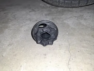 Rueda de repuesto Renault Megane con tuerca