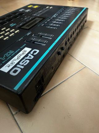 Casio RZ-1 Caja de Ritmos Sampler