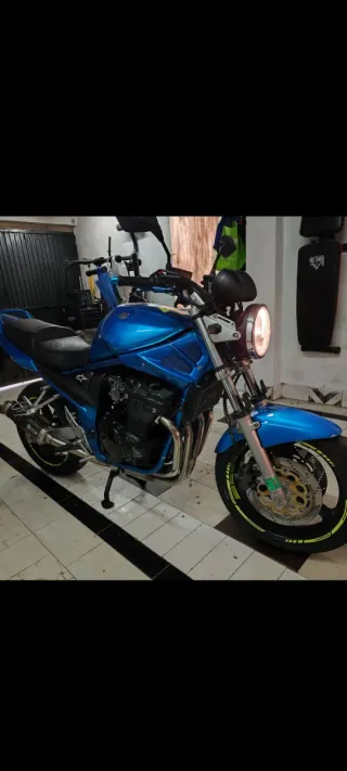 Suzuki Bandit Azul