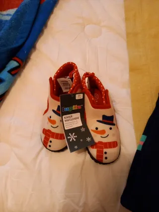 Zapatillas Casa Muñeco Nieve Talla 27 es3/4 Años.N