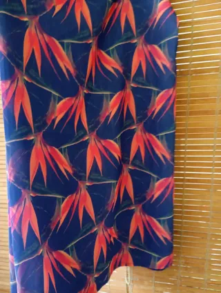 Pareo estampado floral azul y rosa