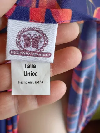 Pareo estampado floral azul y rosa