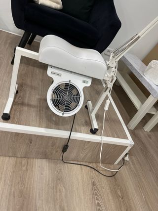 Reposapiés y aspirador para pedicura. SILLÓN NO