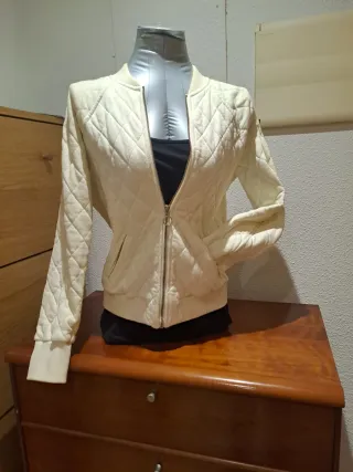 Chaqueta acolchada beige mujer