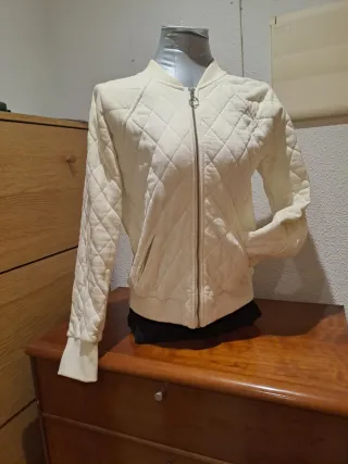 Chaqueta acolchada beige mujer