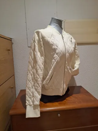 Chaqueta acolchada beige mujer