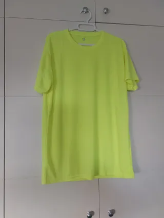 Camiseta deportiva verde talla M