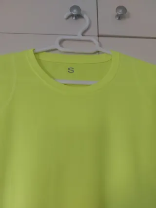 Camiseta deportiva verde talla M