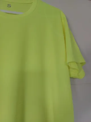 Camiseta deportiva verde talla M
