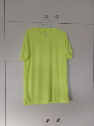 Camiseta deportiva verde talla M