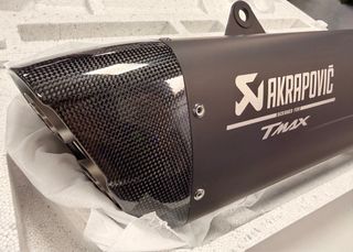 Escape Akrapovič Tmax 560 2025 EU5+