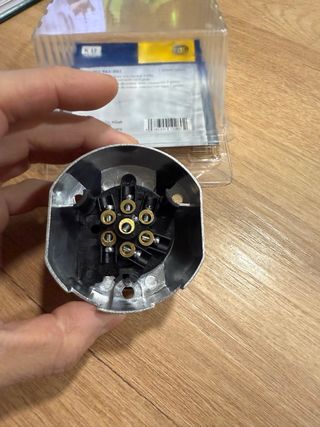 Conector HELLA 7 pines sin usar