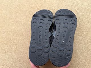 Zapatillas Converse grises y negras