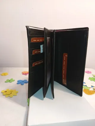 Cartera de Piel Negra
