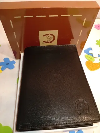 Cartera de Piel Negra