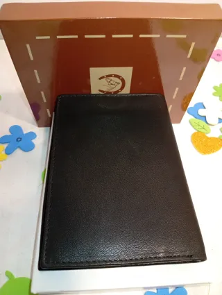 Cartera de Piel Negra