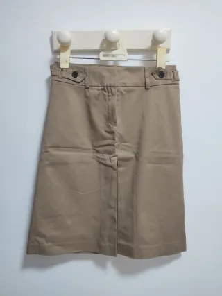 Falda beige de vestir