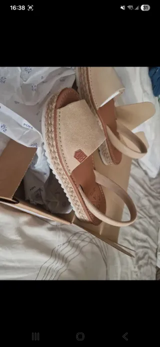 Sandalias Popa serraje beige y marrón