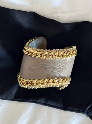 Pulsera Beige y Dorada con Cadena