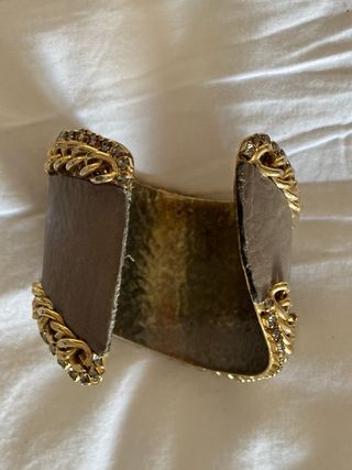 Pulsera Beige y Dorada con Cadena