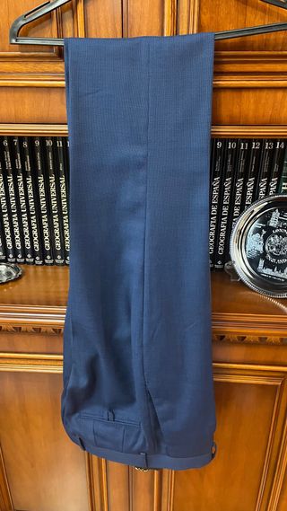 Traje azul marino talla 38-48