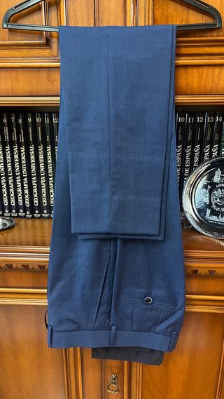 Traje azul marino talla 38-48