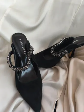 Zapatos ALMA EN PENA negros con pedrería