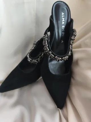 Zapatos ALMA EN PENA negros con pedrería