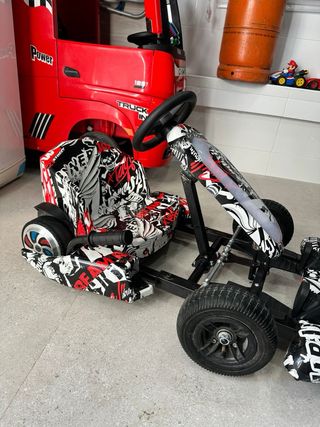 Coche eléctrico infantil diseño deportivo